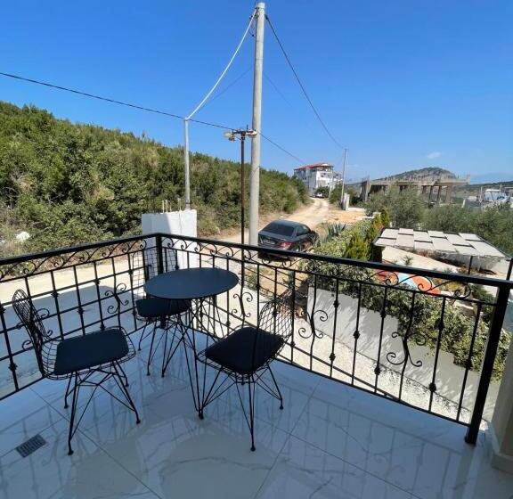 デラックストリプルルーム, Golden Hill Ksamil