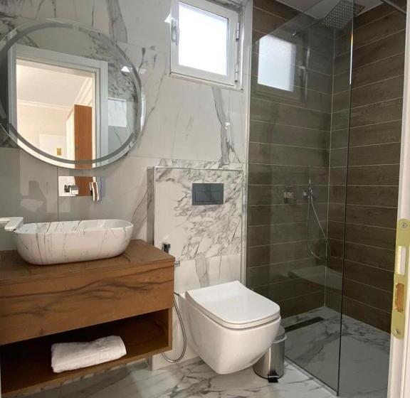 デラックストリプルルーム, Golden Hill Ksamil