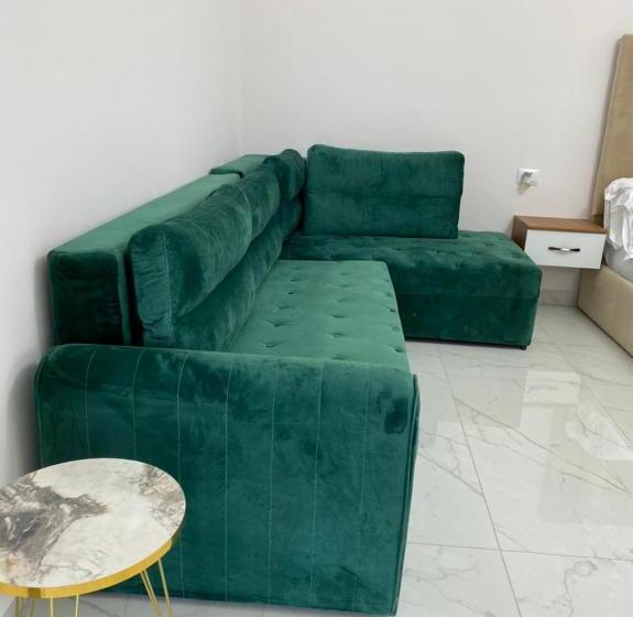 デラックストリプルルーム, Golden Hill Ksamil