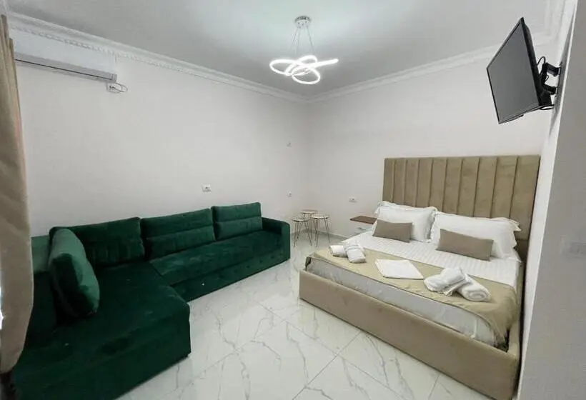 استودیو استاندارد با تخت کینگ, Golden Hill Ksamil