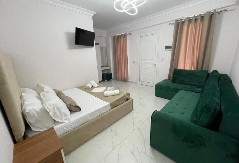 استودیو استاندارد با تخت کینگ, Golden Hill Ksamil