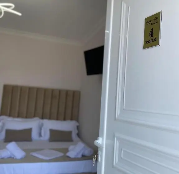 استودیو استاندارد با تخت کینگ, Golden Hill Ksamil