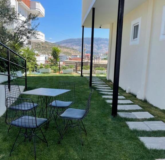 スタンダードスタジオ, Golden Hill Ksamil