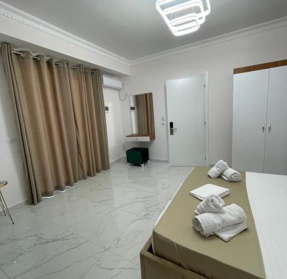 ファミリーステューディオ, Golden Hill Ksamil