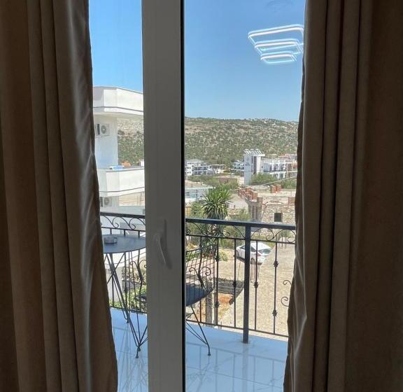 ファミリーステューディオ, Golden Hill Ksamil