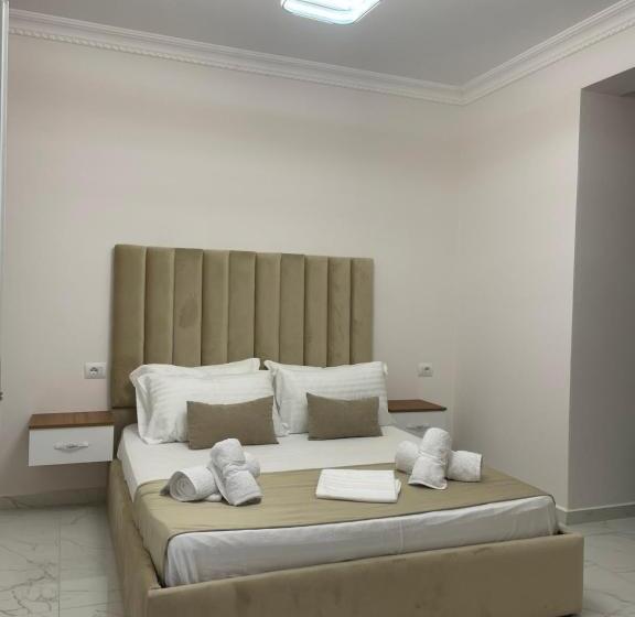 ファミリーステューディオ, Golden Hill Ksamil