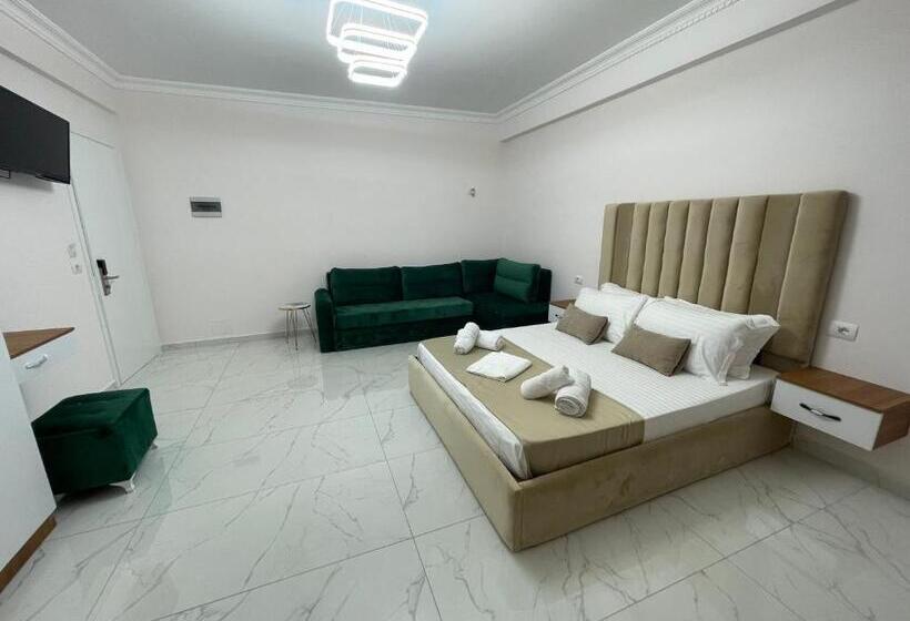 デラックストリプルルーム, Golden Hill Ksamil