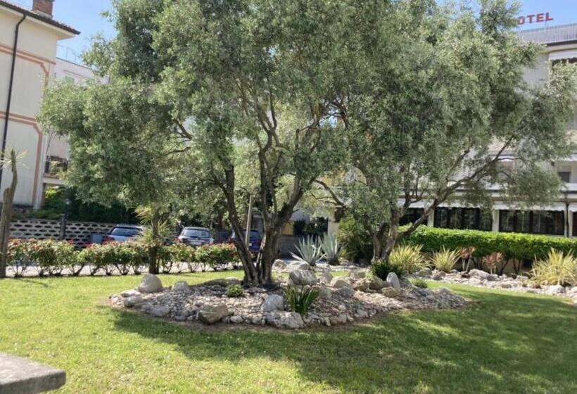 اتاق استاندارد چهار تخته, Villa Lisa La Quiete E Il Profumo Del Mare