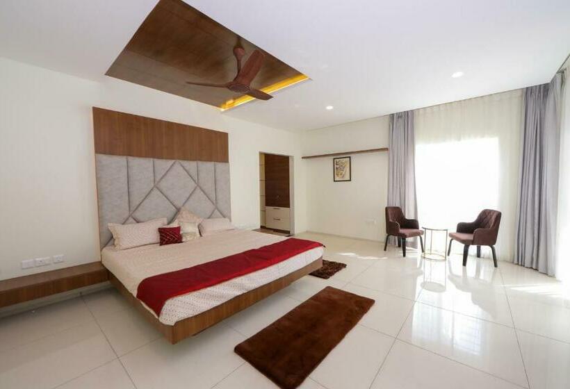 带大床的高级房间, Vrr Astoria Hotel & Convention Center