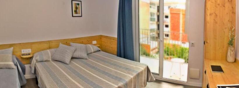 스탠다드 트리플 룸, Malva Hostel