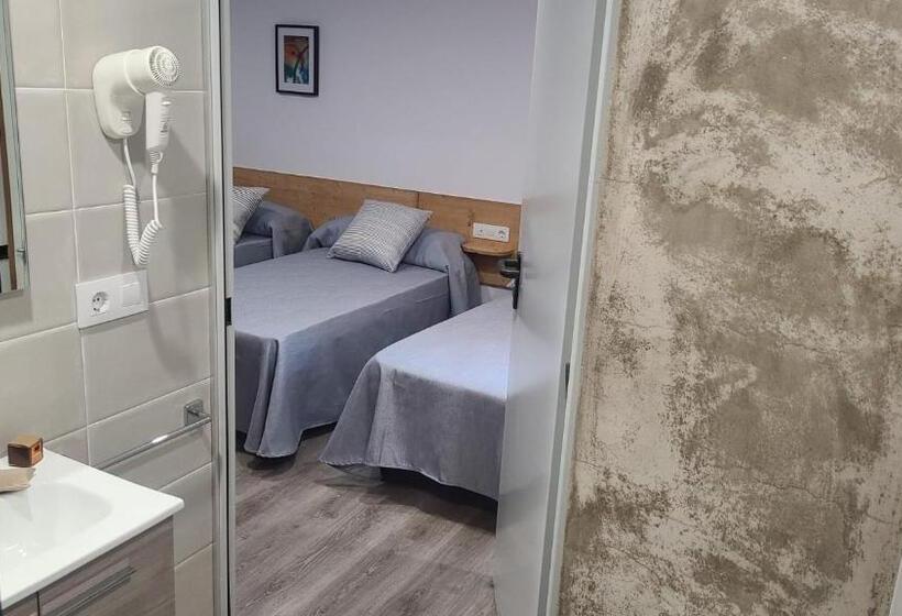 חדר משפחתי, Malva Hostel