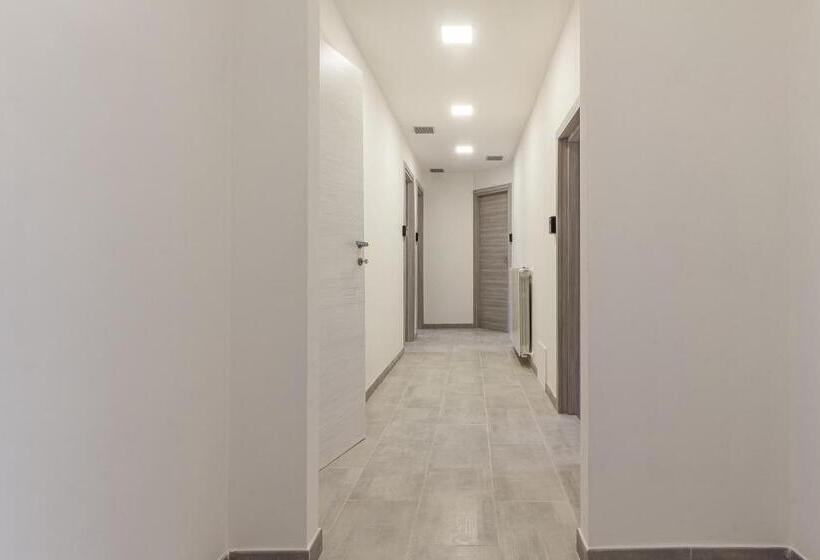 Номер Стандарт, Halloggio Sassari Economy 4p No Elevator