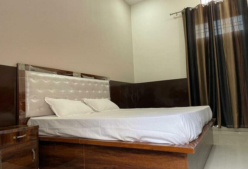 Трехместный Номер Классика, Oyo 90574  Raj Palace