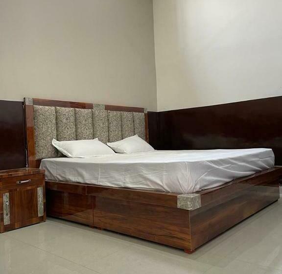 Трехместный Номер Классика, Oyo 90574 Raj Palace