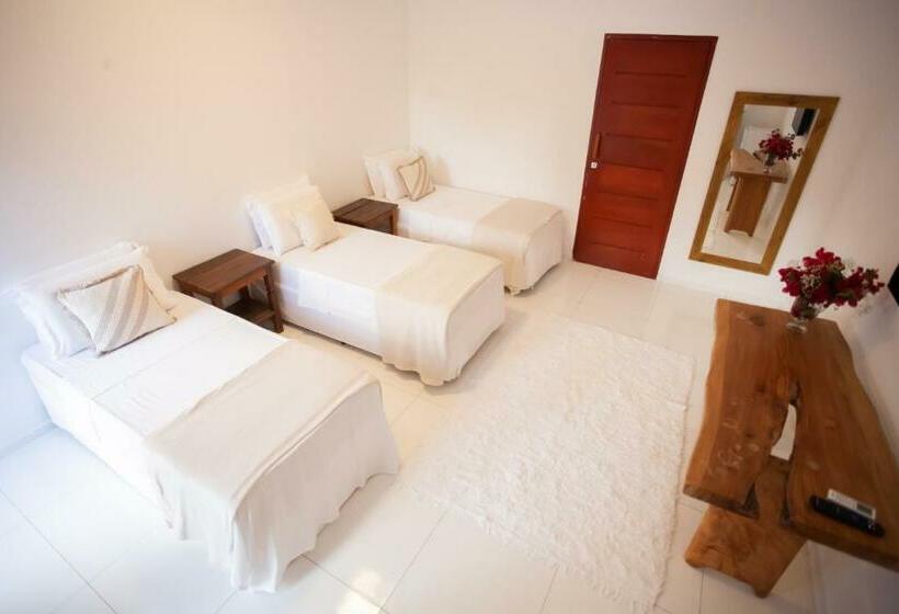 プールの見えるスタンダードトリプルルーム, Pousada Lirio Trancoso