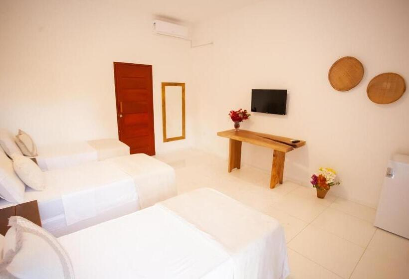 プールの見えるスタンダードトリプルルーム, Pousada Lirio Trancoso