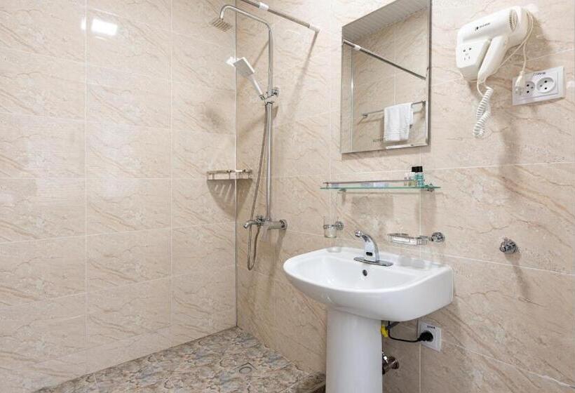 חדר סטנדרט לשלושה, Shahzoda Grand Hotel   Best Hotel Award Winner