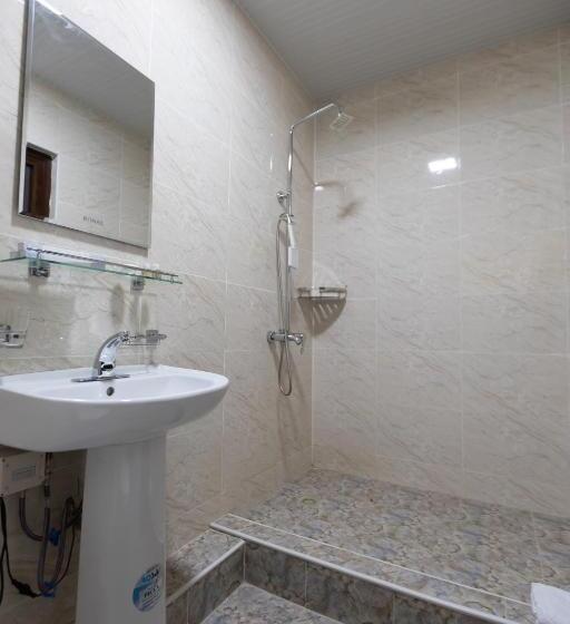 חדר סטנדרט לשלושה, Shahzoda Grand Hotel   Best Hotel Award Winner