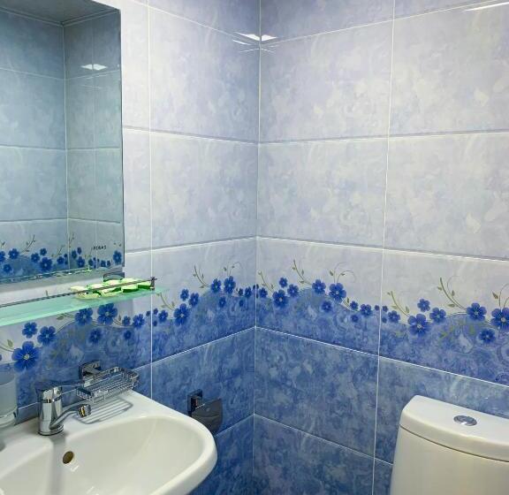 Standard Neljän Hengen Huone, Safar Guest House