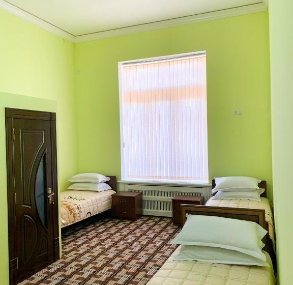 Standard Neljän Hengen Huone, Safar Guest House