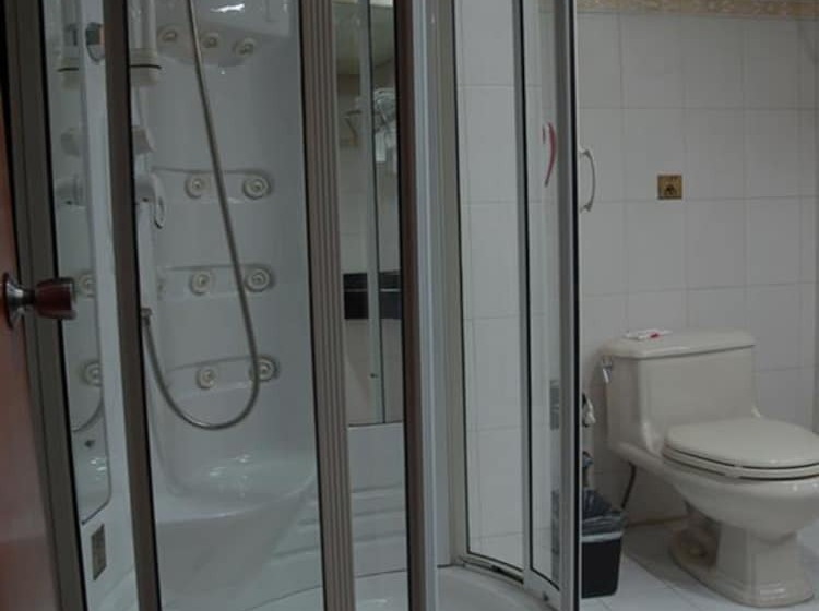 Camera Superiore, Five Rams City