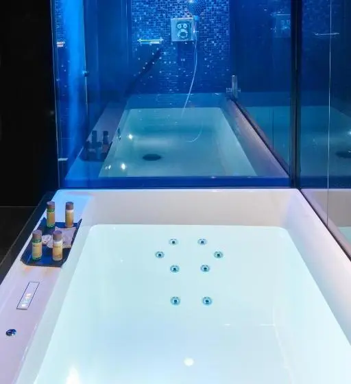 Suit Deluxe, Mypalace León