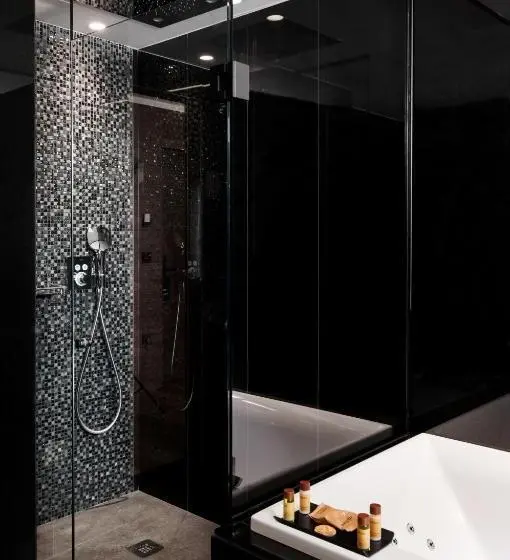 Suit Deluxe, Mypalace León
