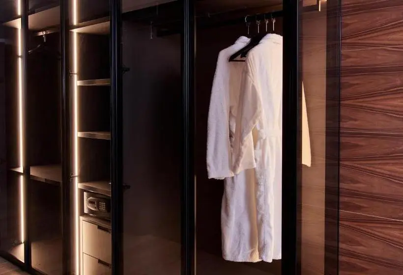 Suit Deluxe, Mypalace León