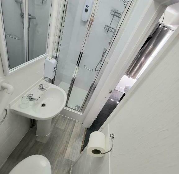 اتاق اساندارد با چشمانداز جانبی به دریا, Beach Hotel Torbay B&b