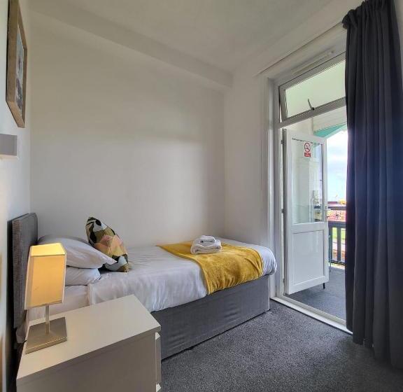 اتاق استاندارد یک نفره با چشمانداز دریا, Beach Hotel Torbay B&b