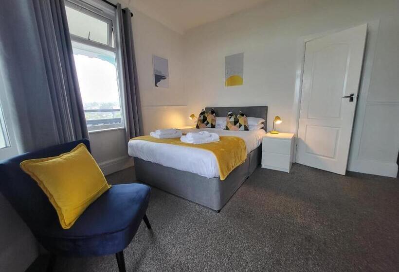 اتاق استاندارد با بالکن و چشمانداز دریا, Beach Hotel Torbay B&b