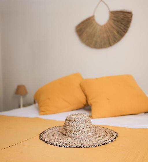 家庭间, Montrieux Le Hameau