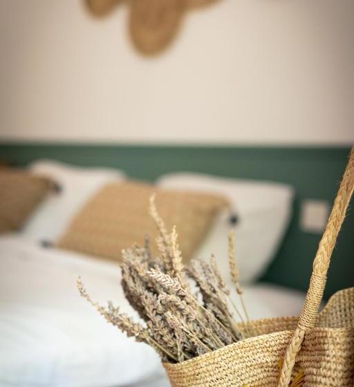 高级三人间, Montrieux Le Hameau