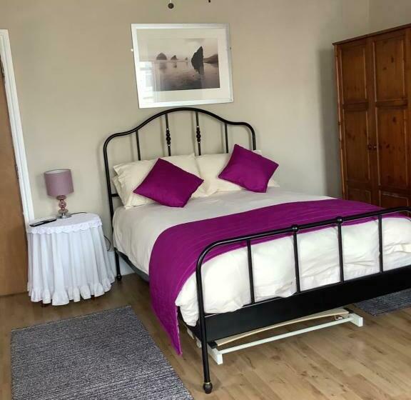 Семейный Номер, The Bell Inn