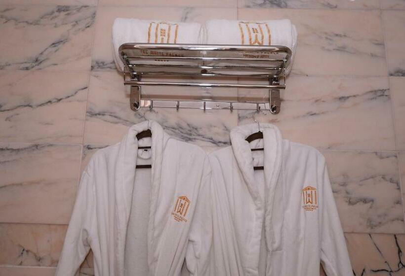 جناح مطلّ علي حمام السباحة, The White Palace Rabat