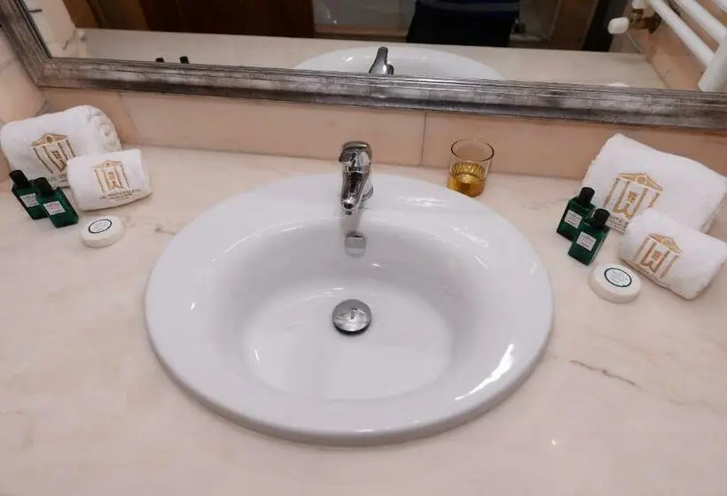 プールビュースイート, The White Palace Rabat