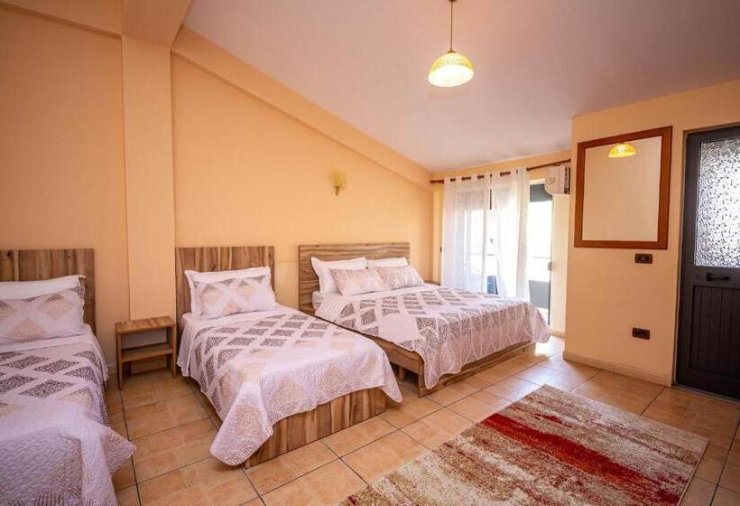 חדר לארבעה סטנדרטי עם מרפסת, Galante