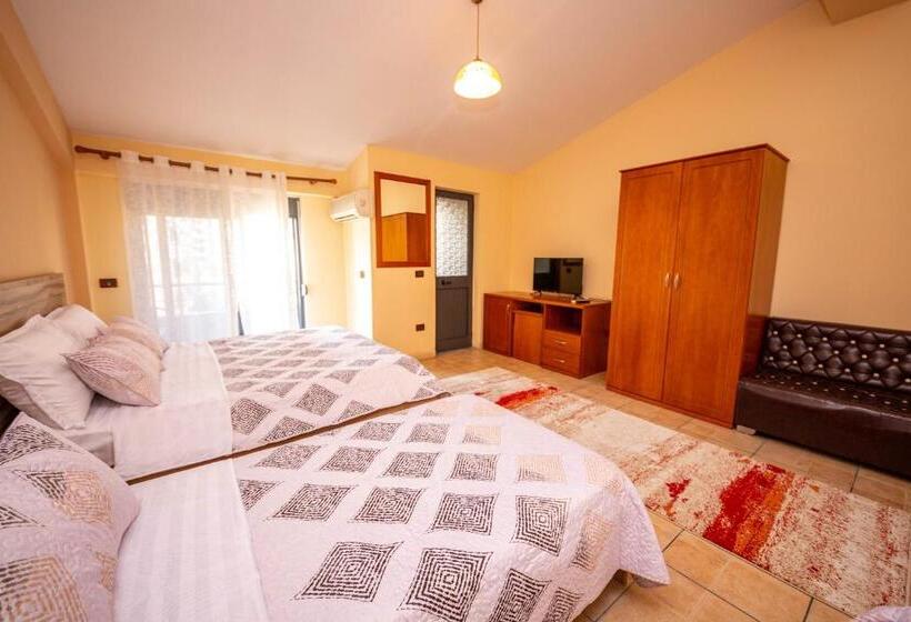 חדר לארבעה סטנדרטי עם מרפסת, Galante