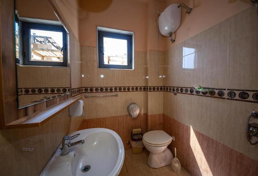 חדר סטנדרט לשלושה עם מרפסת, Galante