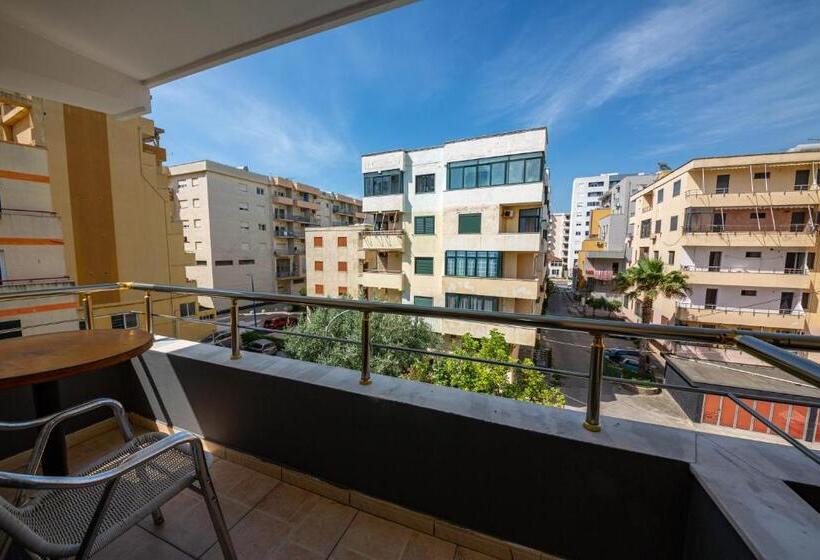 חדר סטנדרט לשלושה עם מרפסת, Galante