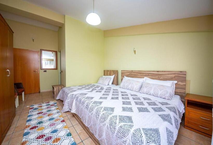 חדר סטנדרט לשלושה עם מרפסת, Galante