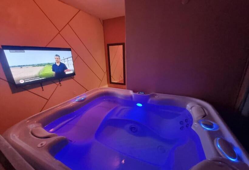 جناح مزود بجاكوزى, Suite Chic By Les Spa De Venus