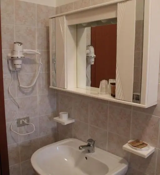 バスルーム共有のトリプルスタンダード, B&b Montagano