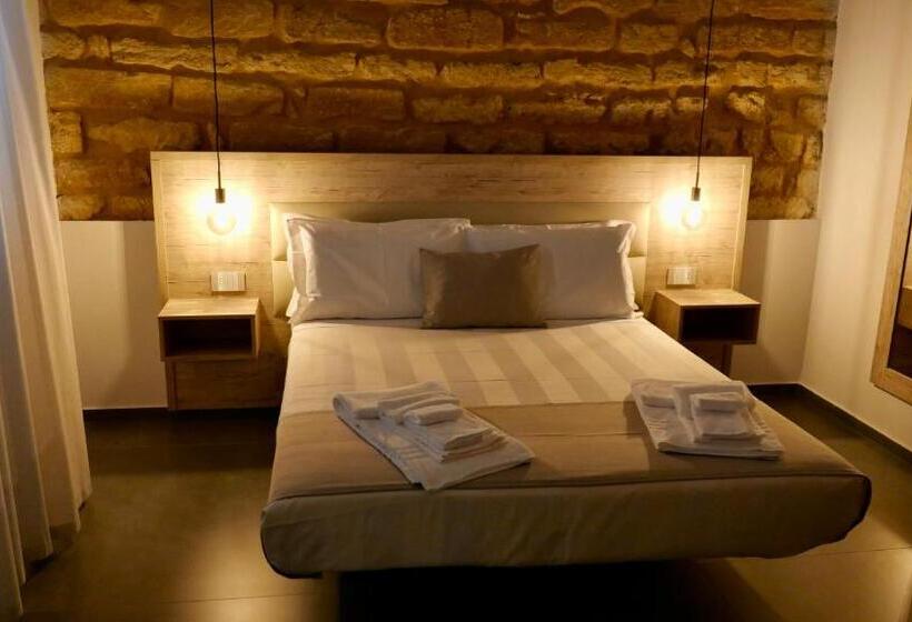 Номер Deluxe с Балконом, Oneira Rooms