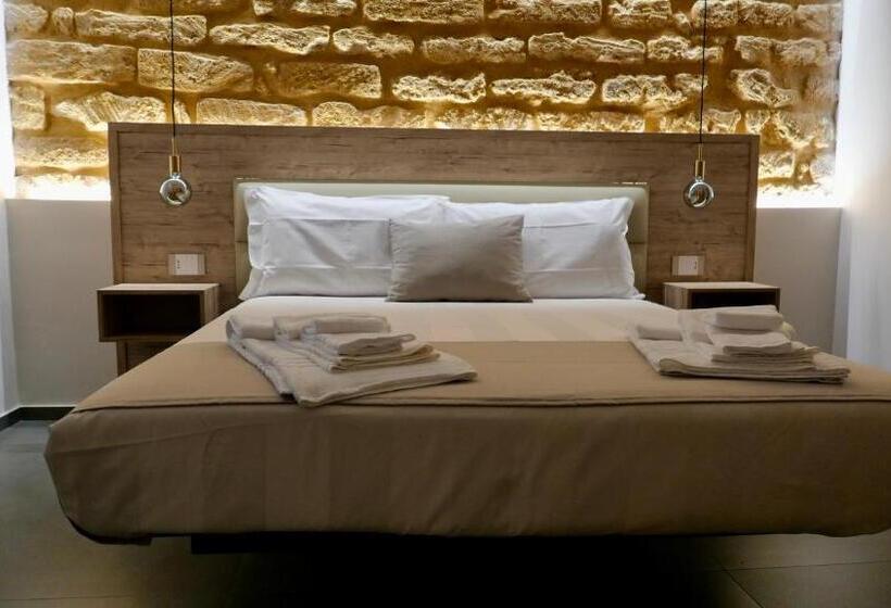 Номер Deluxe с Балконом, Oneira Rooms