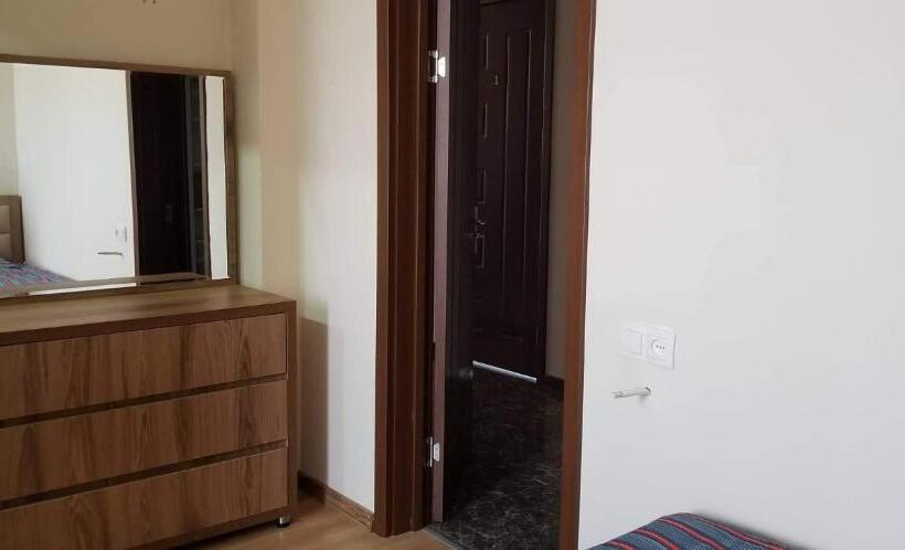 اتاق استاندارد سه نفره, Mate S Guest House