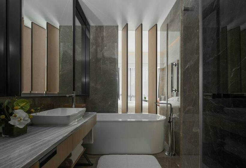 带大床的经典房间, Intercontinental Hangzhou Liangzhu, An Ihg