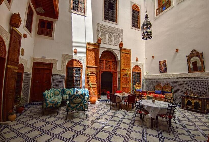 اتاق کلاسیک چهارنفره, Riad Fès Center