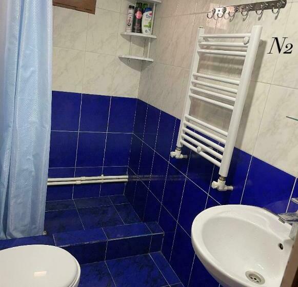 اتاق استاندارد سه نفره, Artina Guest House