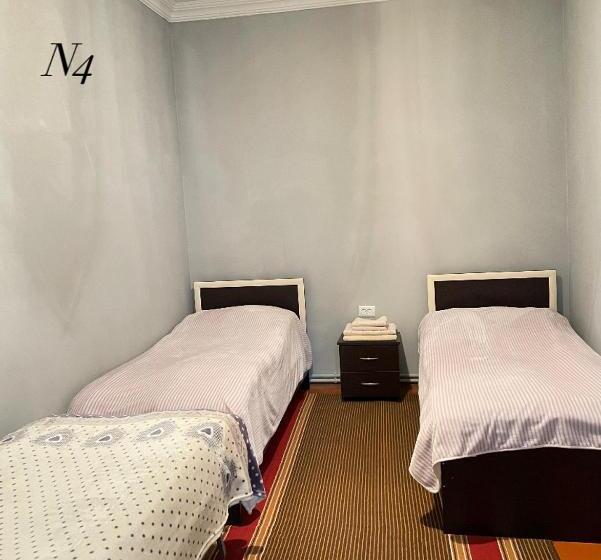 اتاق استاندارد سه نفره, Artina Guest House